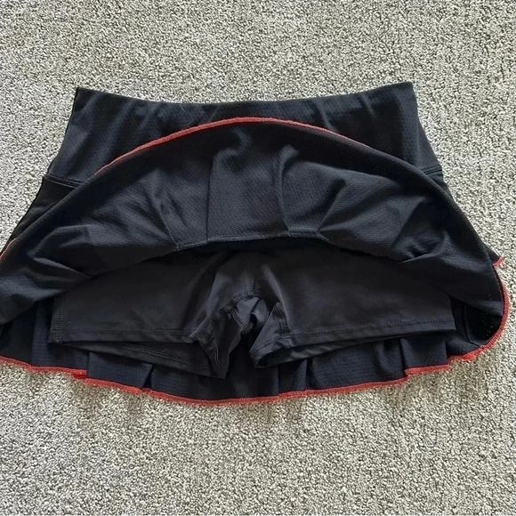 Lucky in Love Skort Women's Size Medium Black Red - Picture 2 of 7